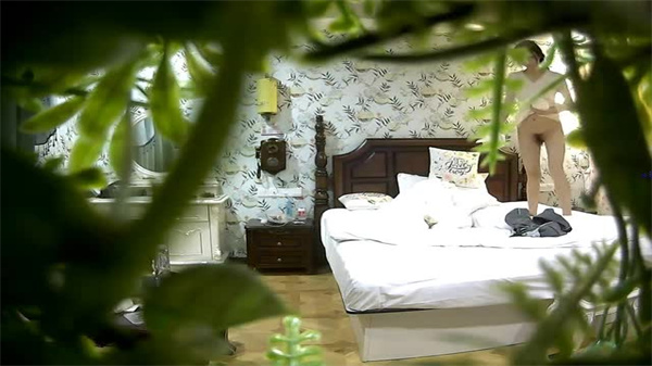 连锁酒店隐藏摄像头！偷拍情侣淫乱开房，狂野激战全记录！